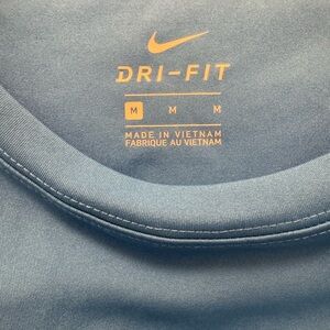 Nike Dri Fit long sleeve shirt
Boys Medium 
Blue